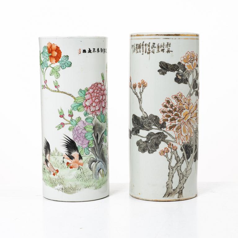 A pair of Chinese vases, 20th century.