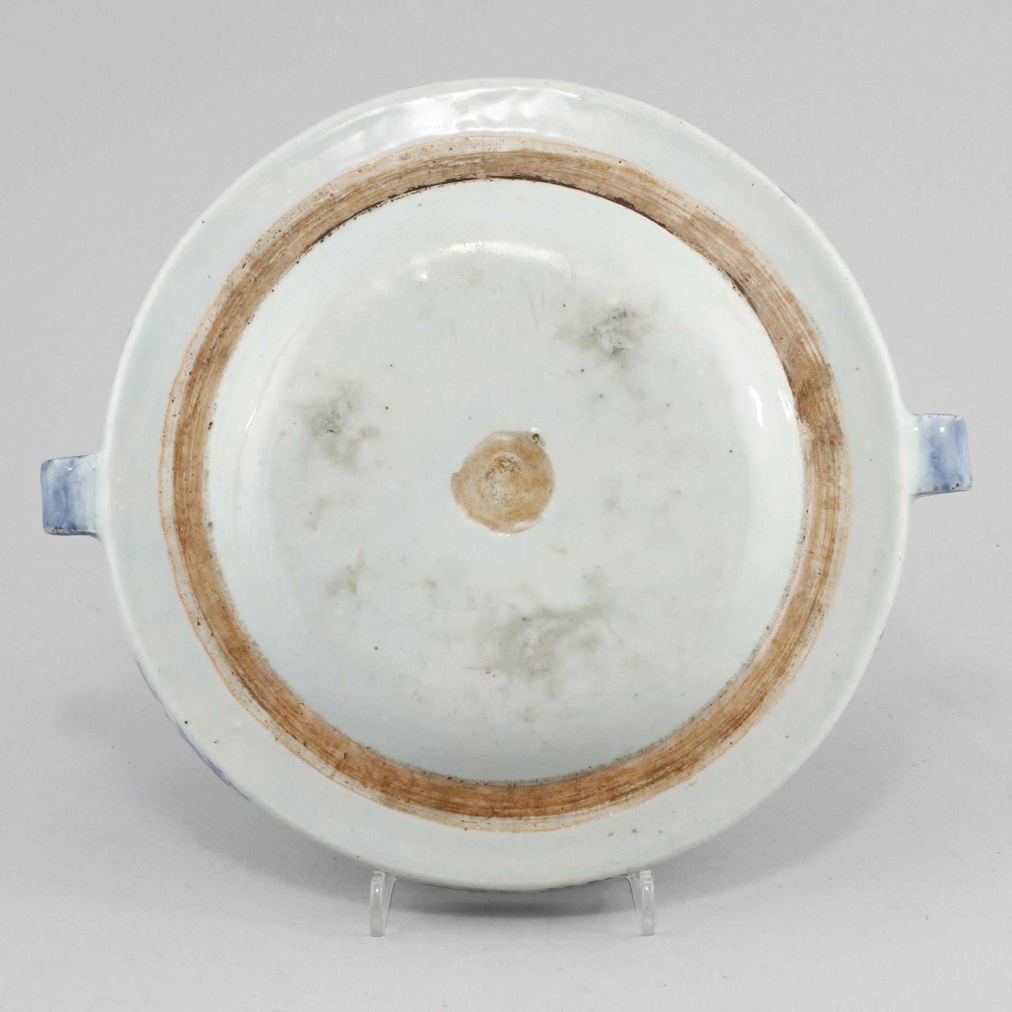VÄRMEFAT, porslin, Kina, 1800-tal.