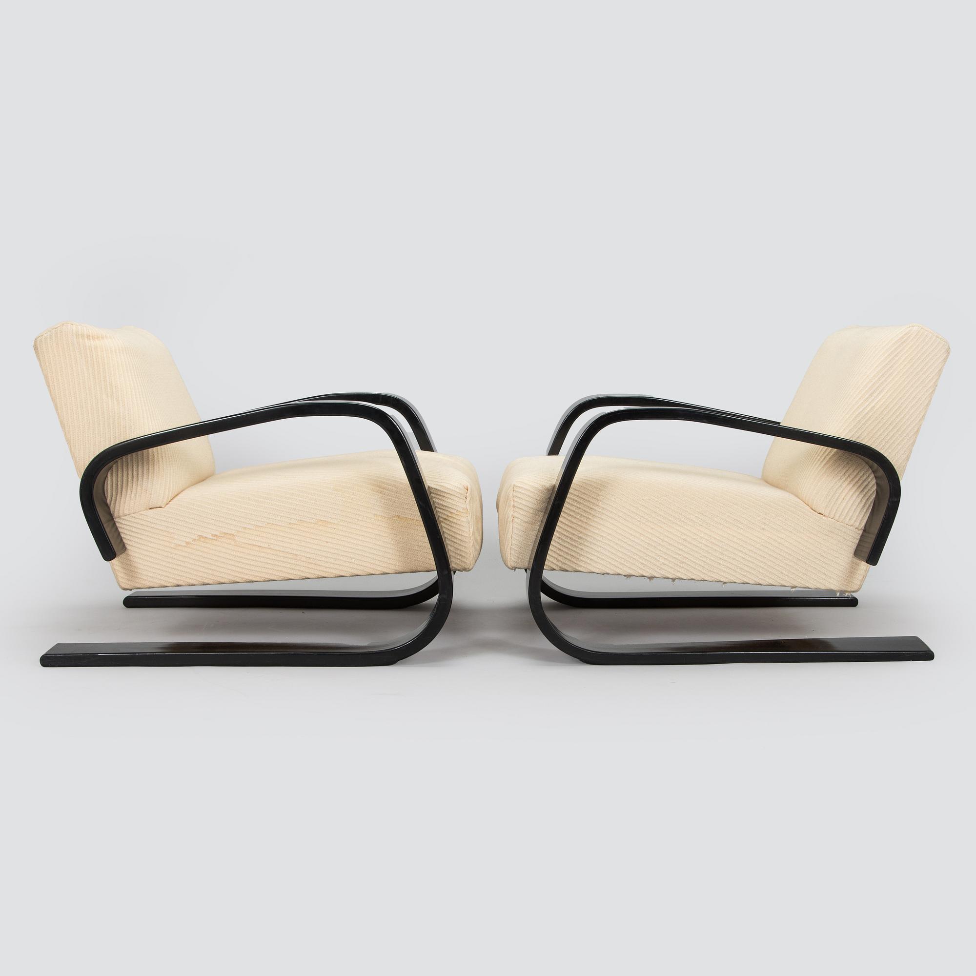 Alvar Aalto, a pair of 1970s armchairs 'Tank chair', model 400, for Artek.