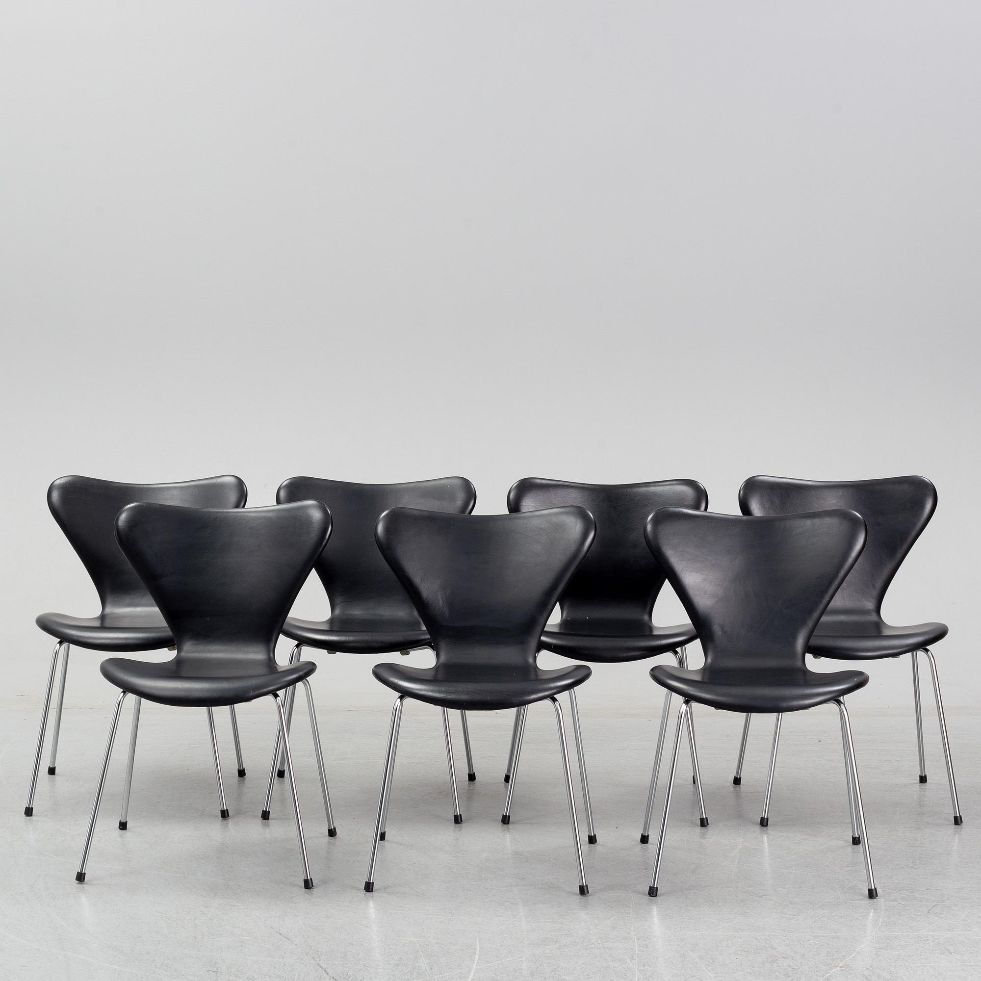 ARNE JACOBSEN, stolar, 3 st, "Sjuan", Fritz Hansen, Danmark.
