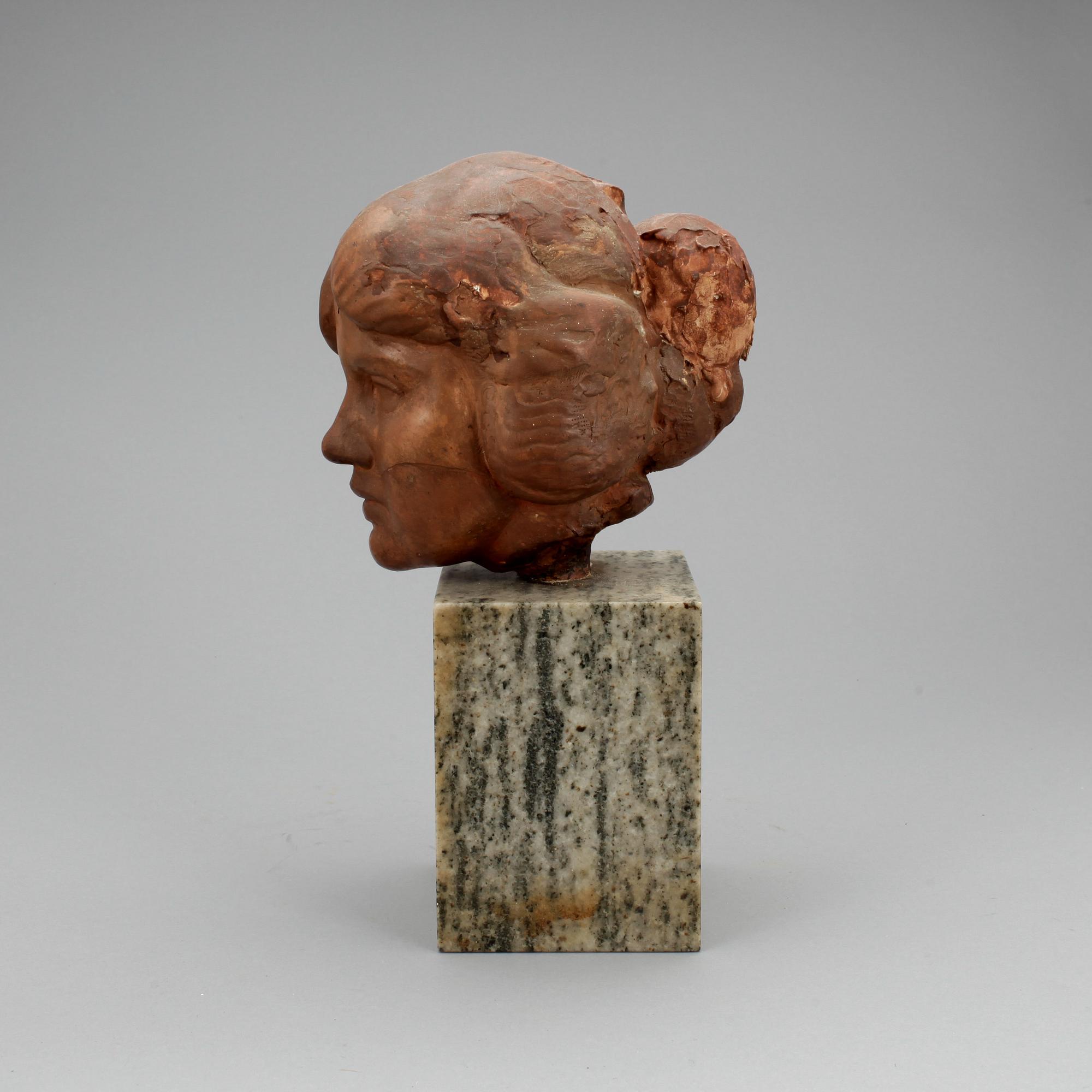 SKULPTUR, otydligt signerad, 1900-tal.