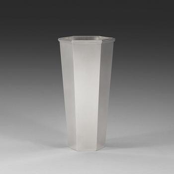 595. A Wiwen Nilsson sterling vase, Lund 1953.