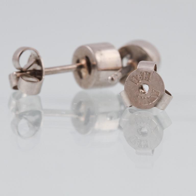 ÖRHÄNGEN, 18K vitguld med briljantslipade diamanter ca 1.00 ct. Vikt 2,9 gram.