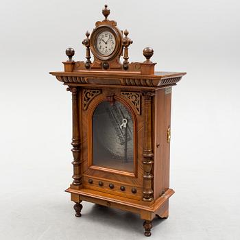 Polyphone with clock in walnut case, late 19th Century.