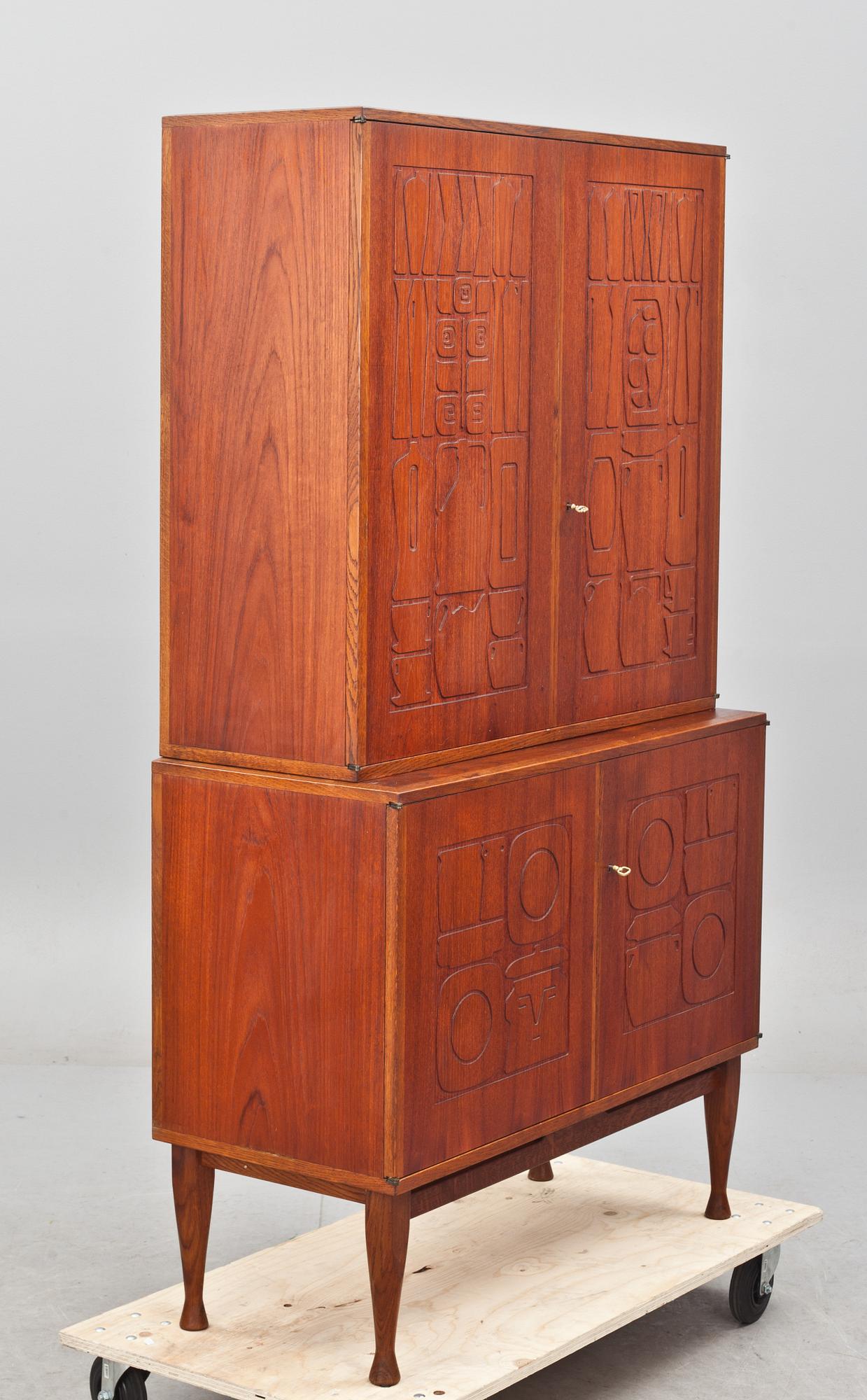 SKÅP. "Krus" Yngve Ekström, märkt Westbergs Möbler AB i Tranås, 1950-tal.