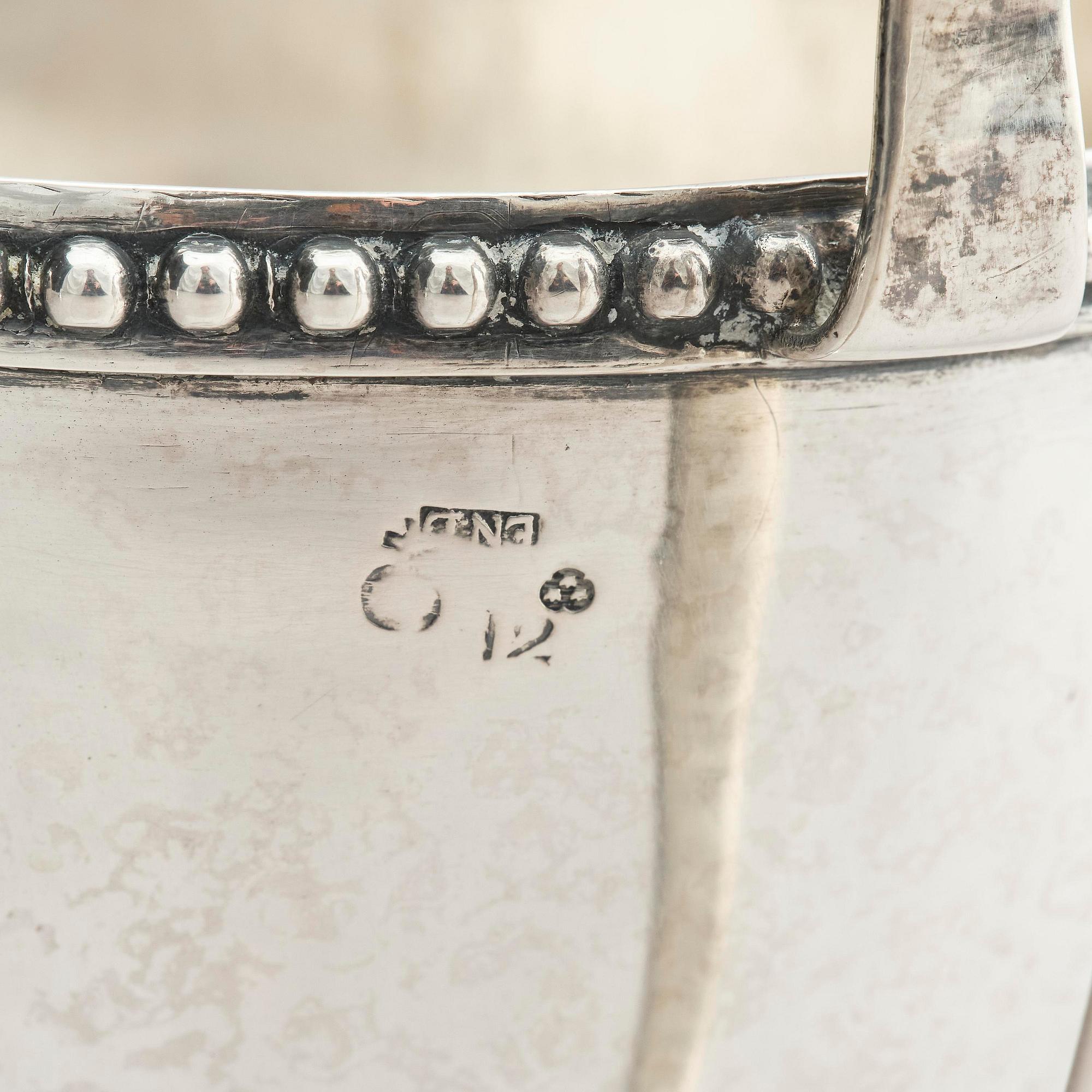 A Swedish 18th century silver sugerbowl with lid, mark of Erik Ernander, Uppsala 1791.