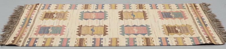 Märta Måås-Fjetterström, MATTO, "Ljusa plador", flat weave, ca 194-195 x 109-111 cm, signed AB MMF.