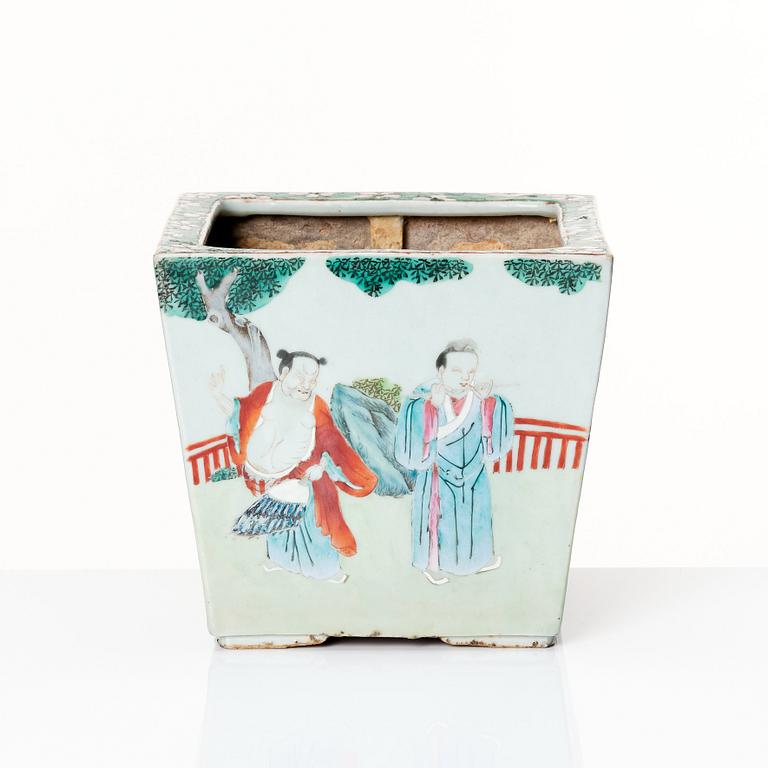 A rectangular famille rose flower pot, Qing dynasty, 19th Century.