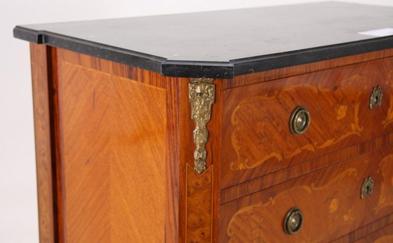 BYRÅ, gustaviansk stil, 1900-talets andra hälft.