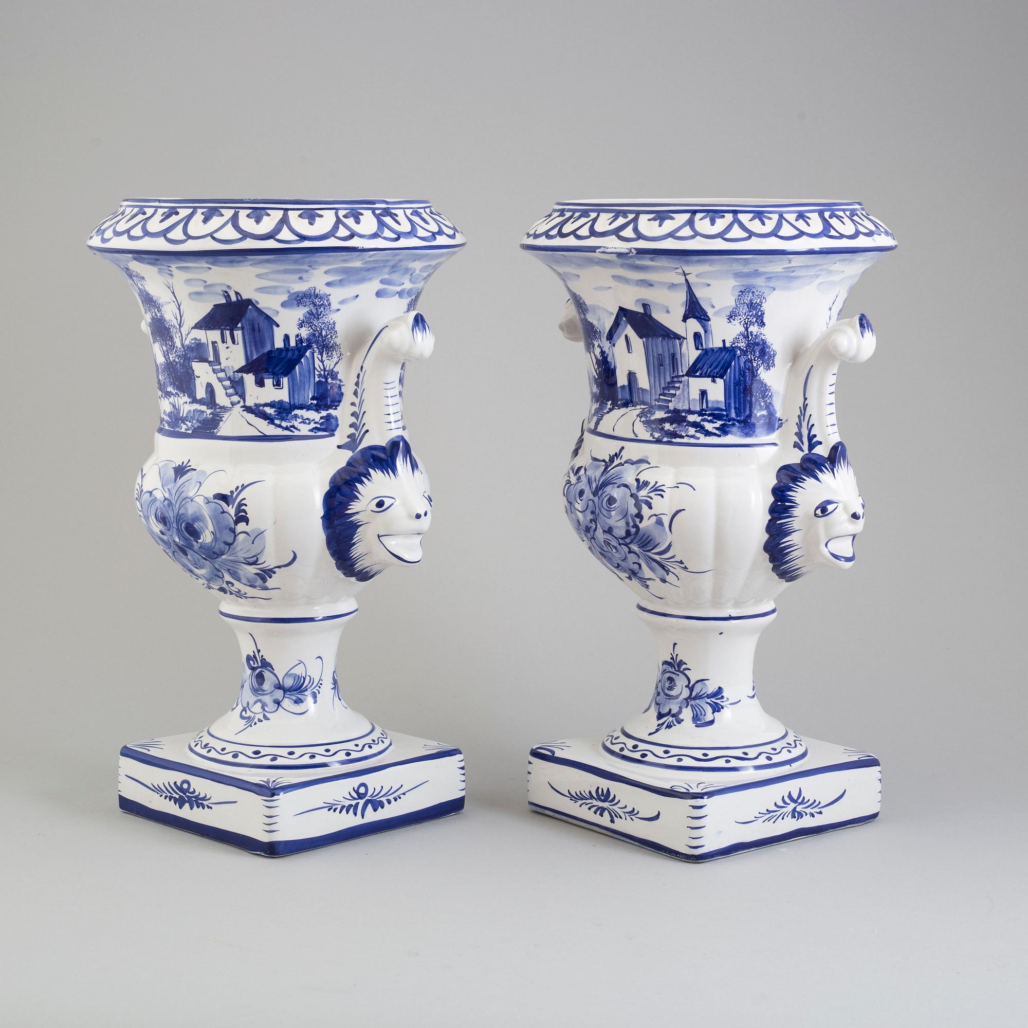 A pair of ceramic flower pots, late 20th century / early 21th century.
