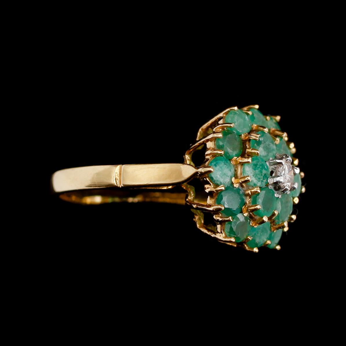 RING, 18 k guld, med diamant och smaragder, 1900-talets mitt.