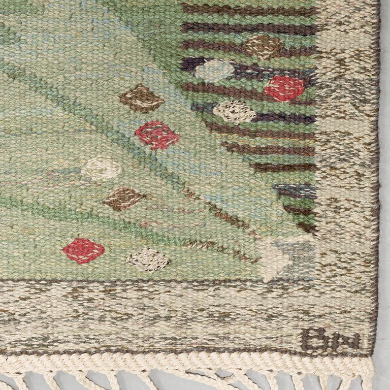 CARPET. "Park, grön". Tapestry weave. 381 x 293,5 cm. Signed AB MMF BN.