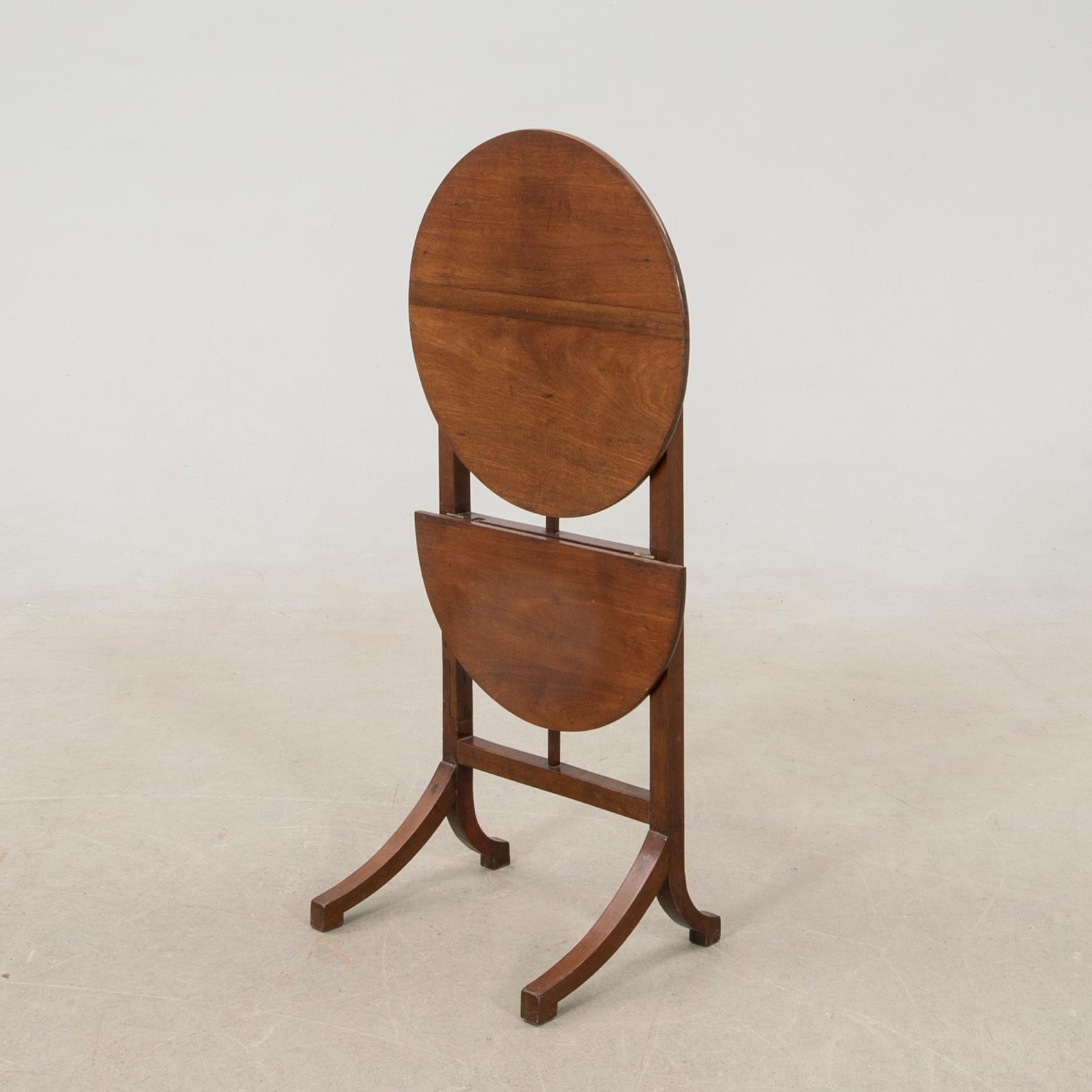 Side table/Serving table with cake stand England late 19th century.