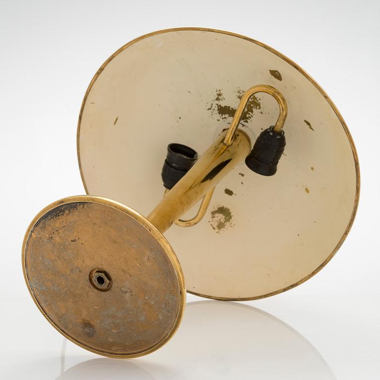 Paavo Tynell, A mid-20th century '5061' table lamp for Idman Finland.