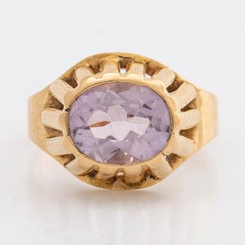 RING 18k gold 1 amethyst approx 9x 7 mm,  total weight 4,0 g. Stigbert Stockholm 1960.