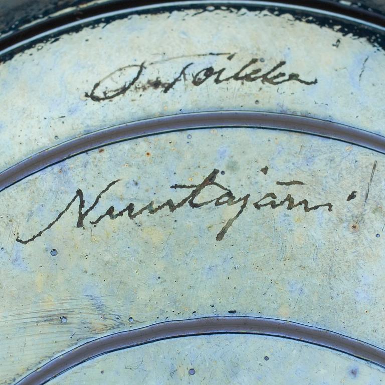 FÅGEL, lasia, sign. O. Toikka, Nuutajärvi. 1900-talets senare hälft.