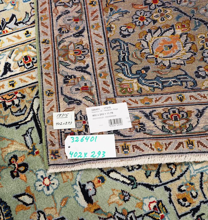 A Kashan carpet, c. 402 x 293 cm.