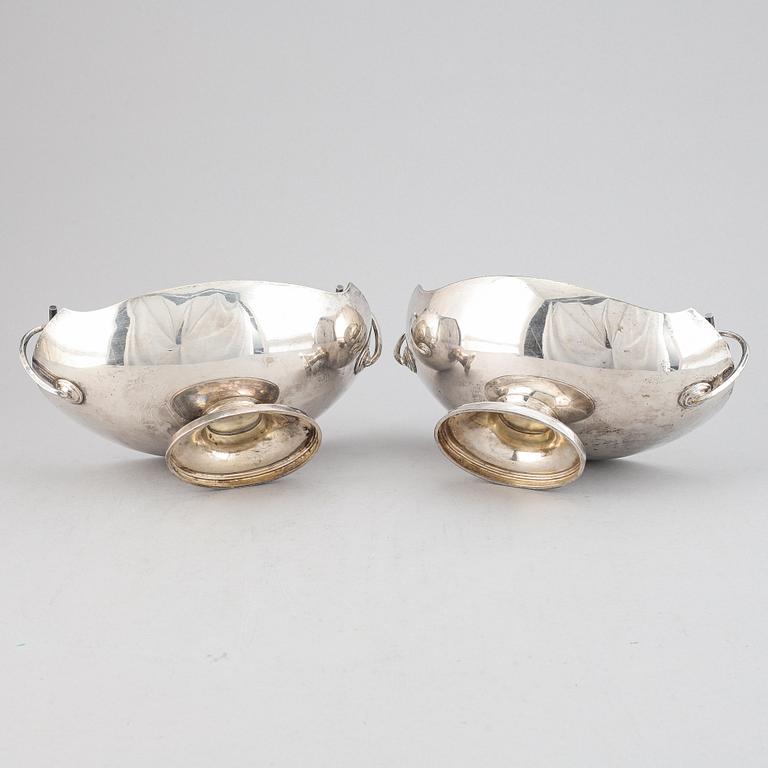 A pair of silver plated bowls, first half of the 20th Century.