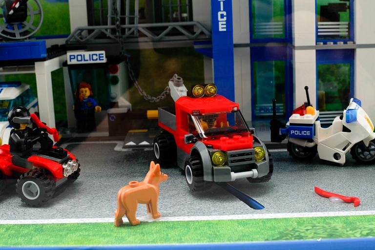 A 2014 Lego showcase of the Lego City #60043 and #60047.