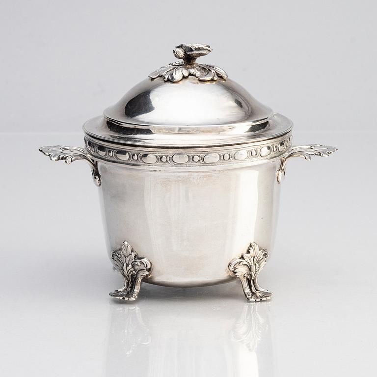 A Swedish Gustavian silver sugar bowl, mark of Johan Schröder, Landskrona 1785.