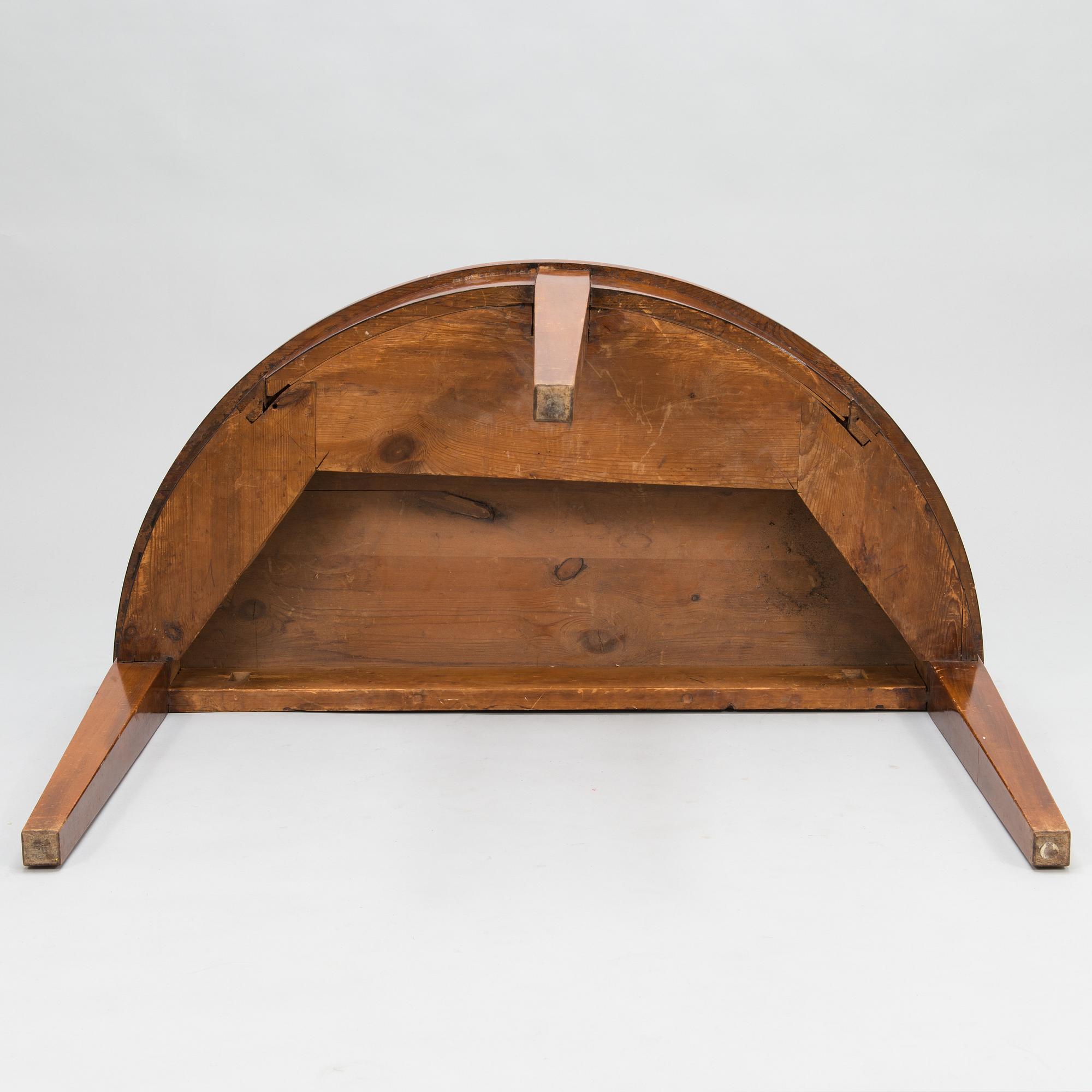 HALVMÅNEBORD, 2 st, Ryssland, 1800-talets första hälft.