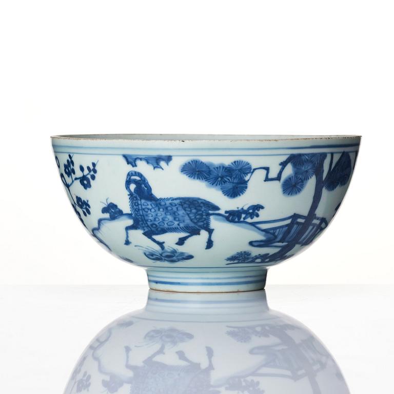 A blue and white bowl, late Ming dynasty, 17th century.