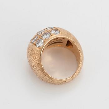 RING med briljantslipade diamanter.