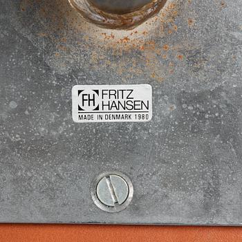 Arne Jacobsen, fåtöljer, ett par, "Svanen", Fritz Hansen, Danmark, 1980.