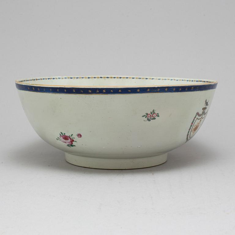 A famille rose armorial punch bowl, Qing dynasty, Qianlong (1736-95).