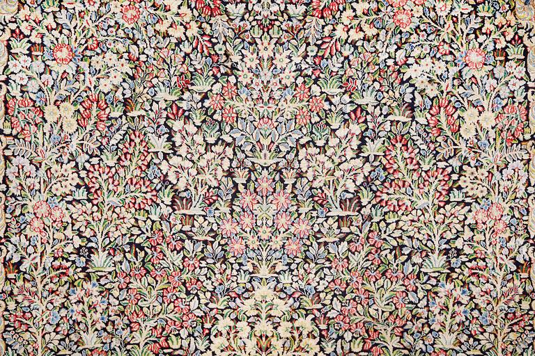 A Kirman Laver carpet, 'Millefleur', approx. 492 x 350 cm.