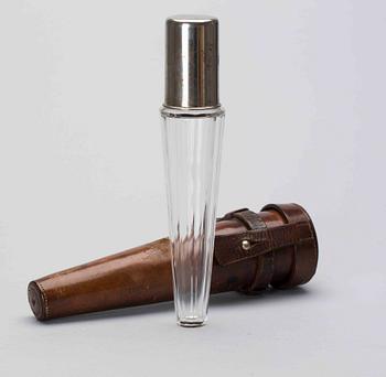 PLUNTA, glas med skinnfodral. 1800/1900-tal.