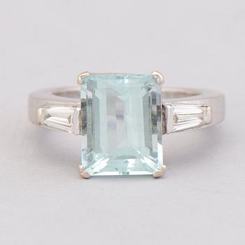 RING, akvamarin, diamanter, 18K vitguld.