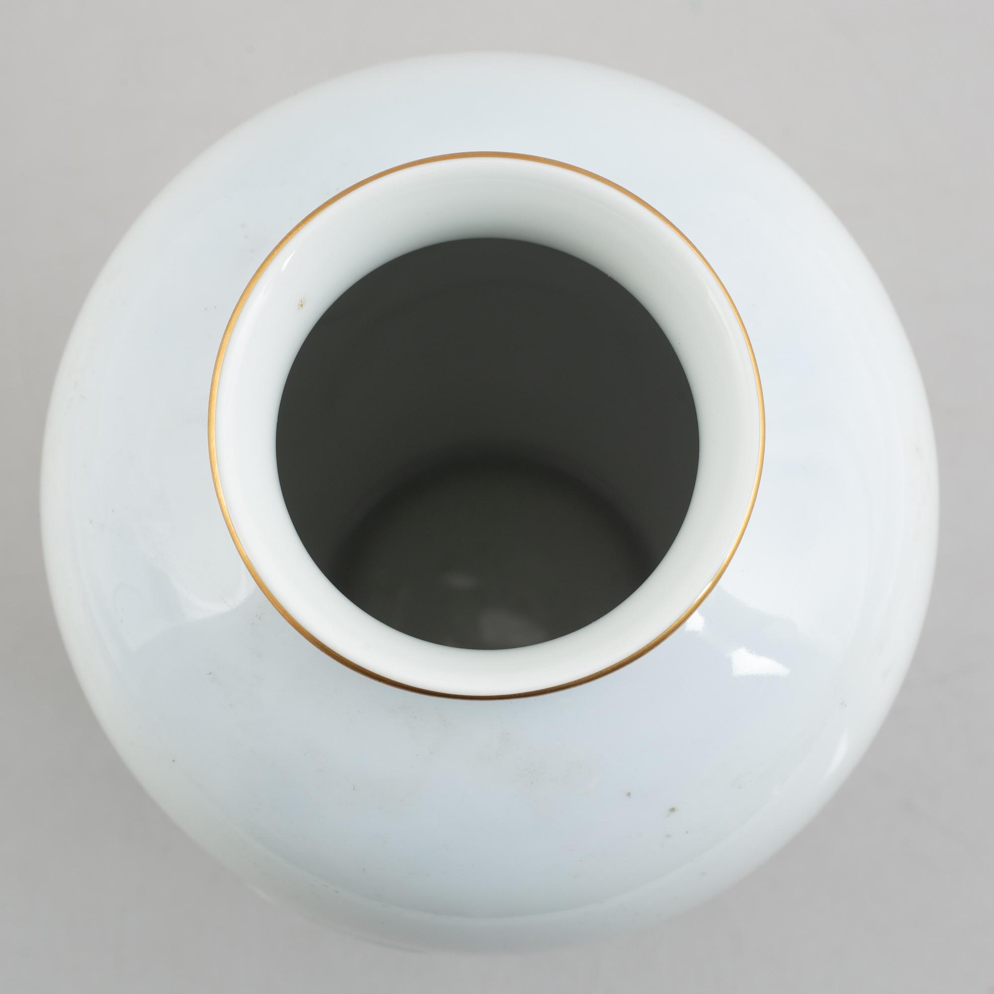 A porcelain vase, Fukagawa Porcelain Manufacturing Company, Japan, second half of the 20th century.