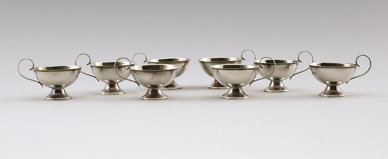 PUNCHMUGGAR, 8 st, silver, 1950. Vikt ca 249 gram.