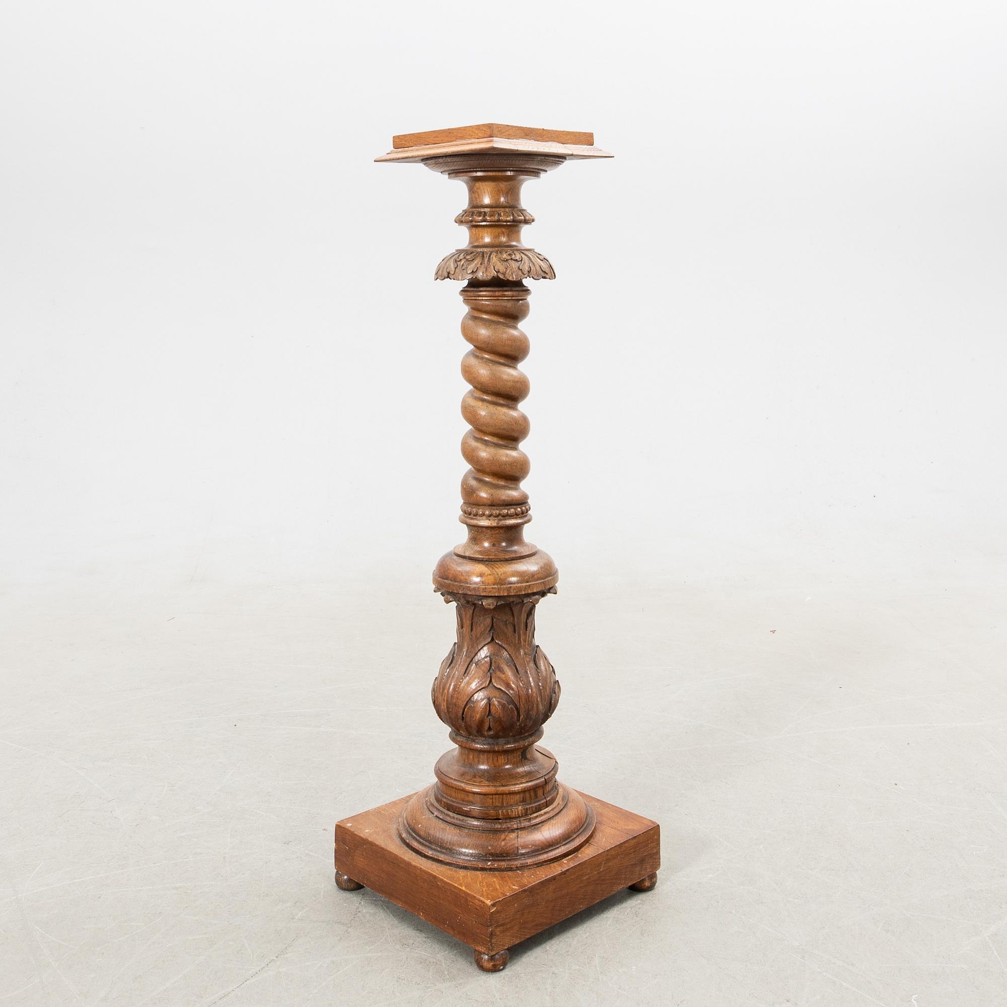 Pedestal around 1900.