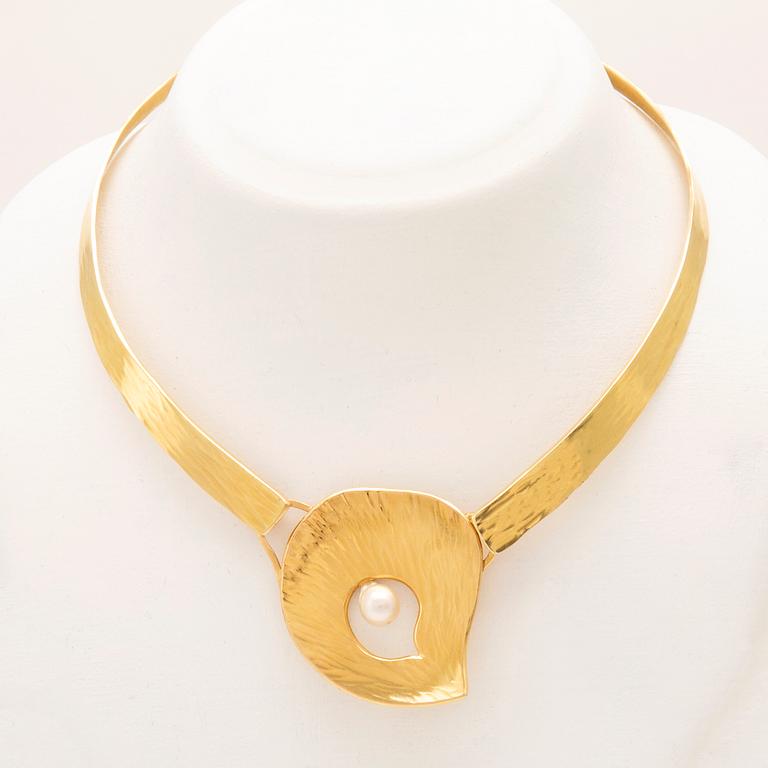 Elon Arenhill, halsband 18K guld och odlad pärla 1992.