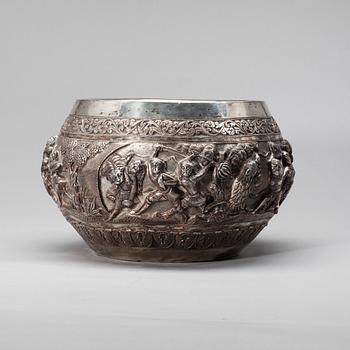 SKÅL,ostämplat silver, orientalisk, 1900-tal. Vikt ca 1174 g.