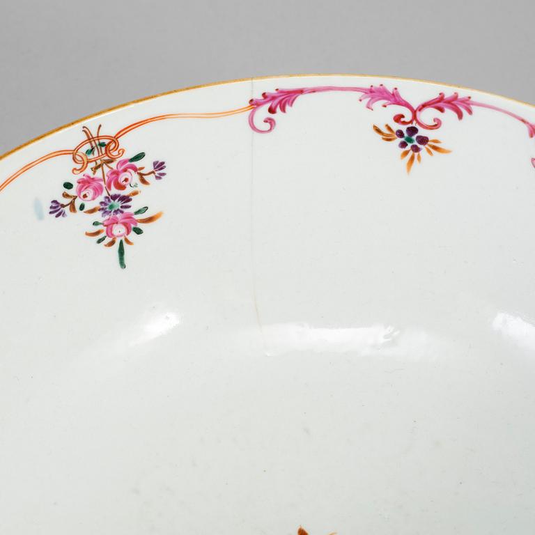 A famille rose punch bowl, Qing dynasty, Qianlong (1736-95).