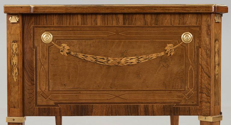SKRIVBORD, av Georg Haupt (mästare i Stockholm 1770-1784), ej signerat. Gustavianskt.