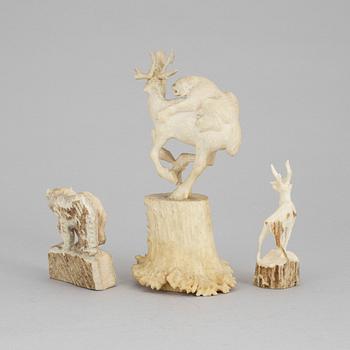 ERIK NORBERG, 3 figurines in reindeer horns, 2 of wich by Erik Norberg.