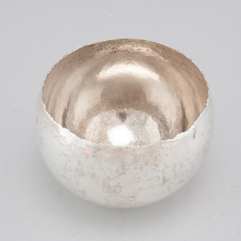 A sterling silver bowl by Ray Urban, Stockholm, 1990.