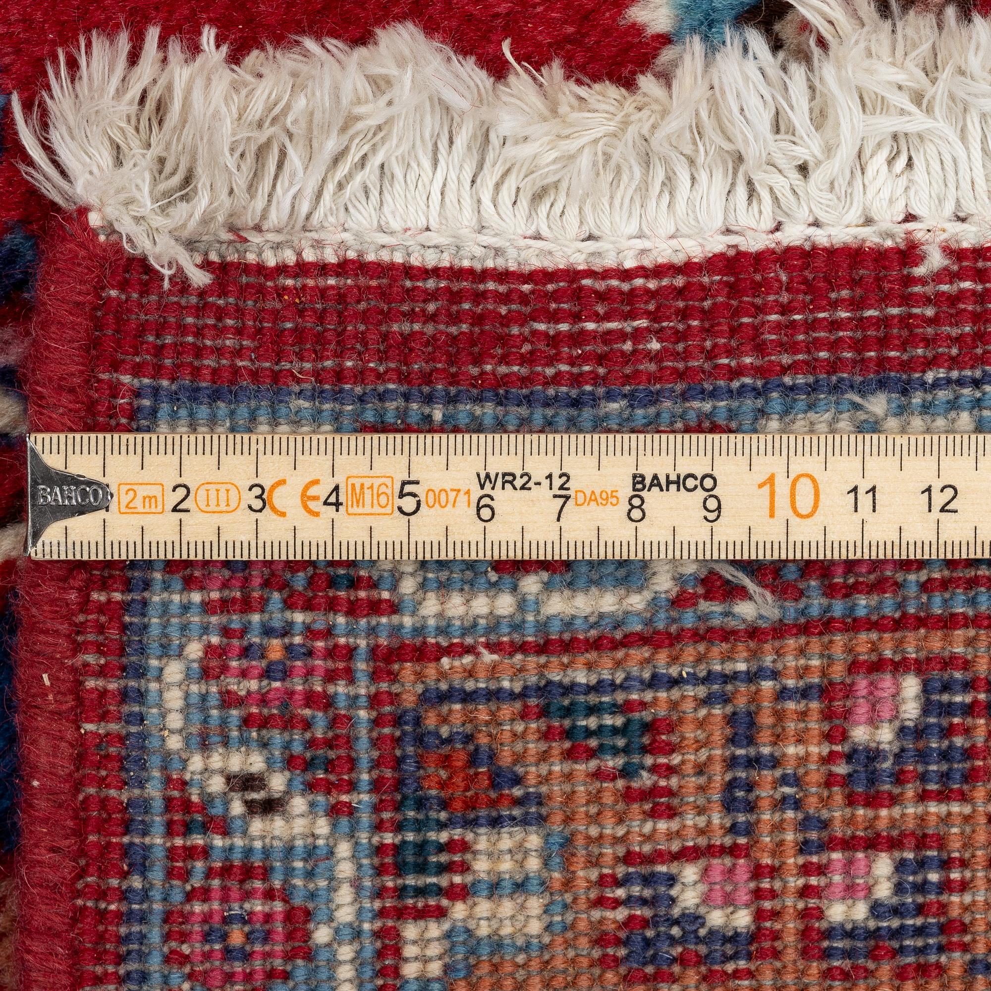 Matta, Mashad, ca 290 x 192 cm.