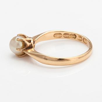A 14K gold ring with a cultured pearl. Westerback, Helsinki 1964.