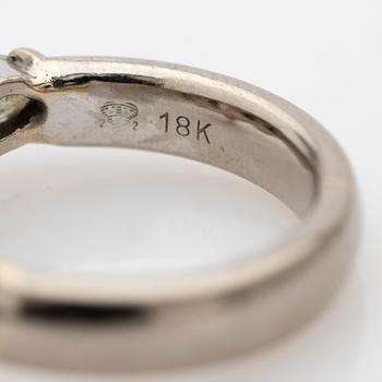 Ring, 18k guld med 5 diamanter.