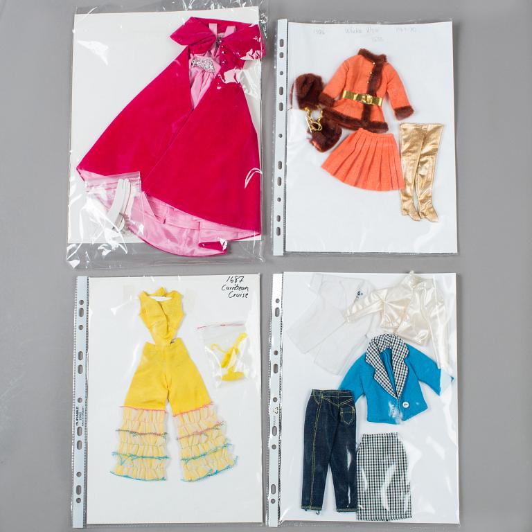 A lot of 32 pieces of clothing sets for Barbie and her friends, Mattel, 1960/70s.