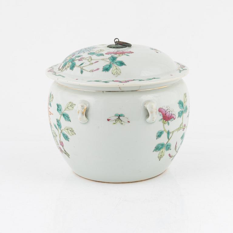 A famille rose tureen with cover, early 20th Century.