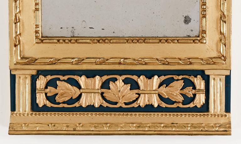 SPEGEL, gustaviansk, bär Stockholms hallstämpel 1796.