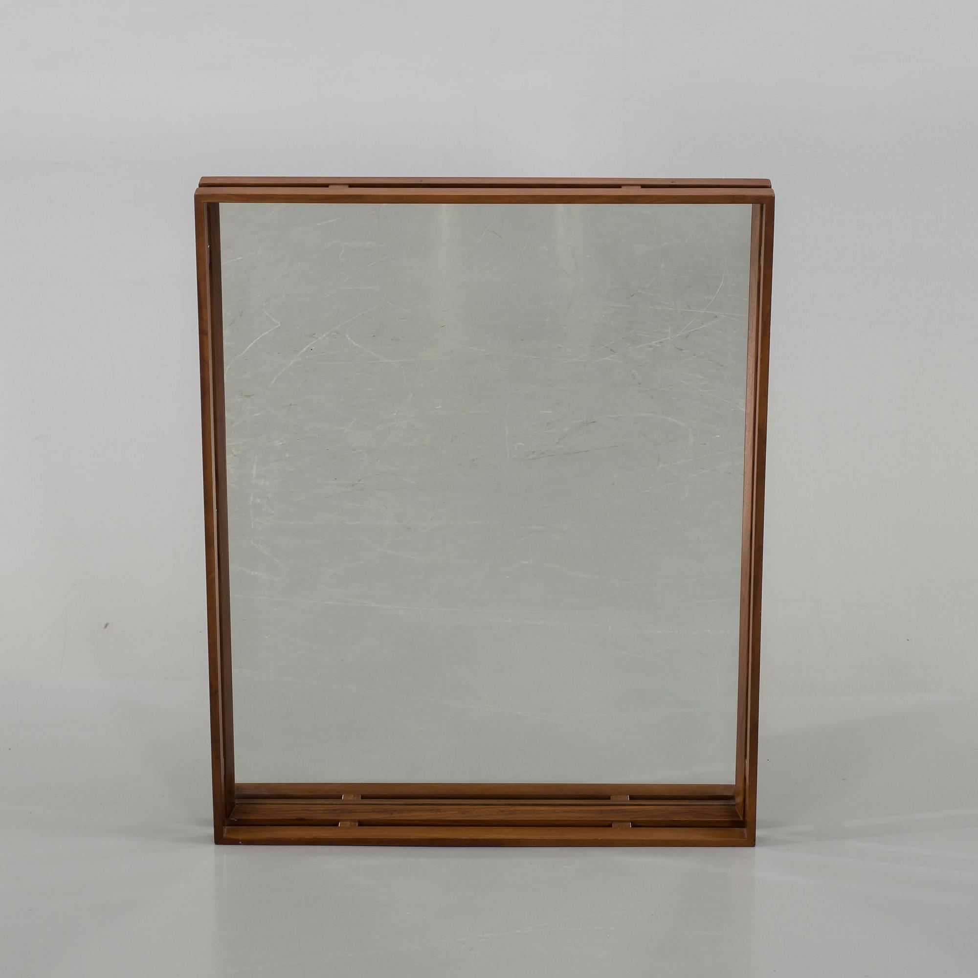 SPEGEL, teak 1960-tal, bakstycket märkt Royal Board, Made in Sweden .