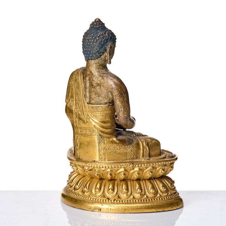 Buddha, förgylld kopparlegering. Tibetokinesisk, 1700-tal.