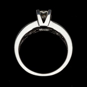 RING, vitguld 18K, diamanter tot. 1,40 ct. Vikt 6,3 g.